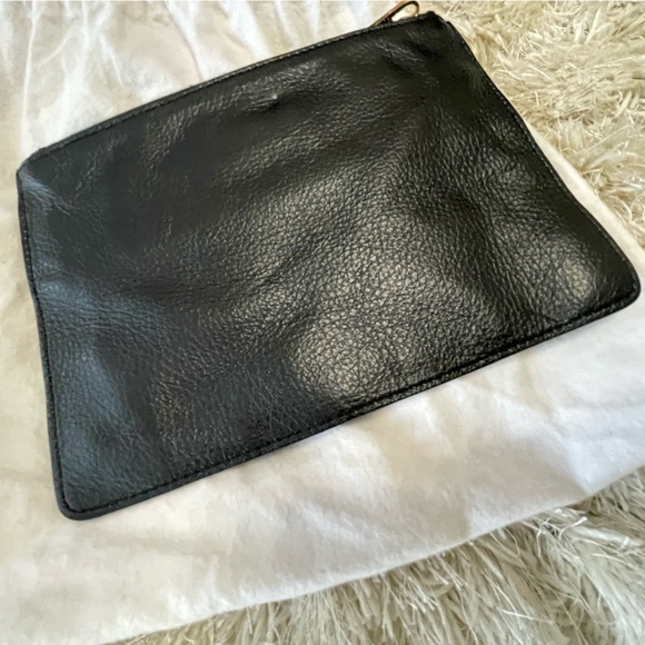 Zipper closure
Like New - Picture 7 of 7